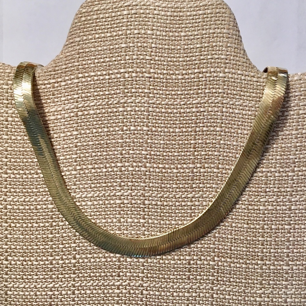 NWOT Gold tone 18" herringbone necklace choker